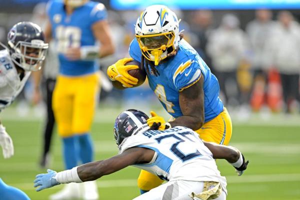 Chargers pull away from Titans for 3rd straight win