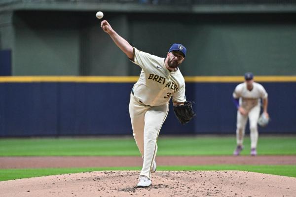 Brewers trip Phillies, close in on NL Central title