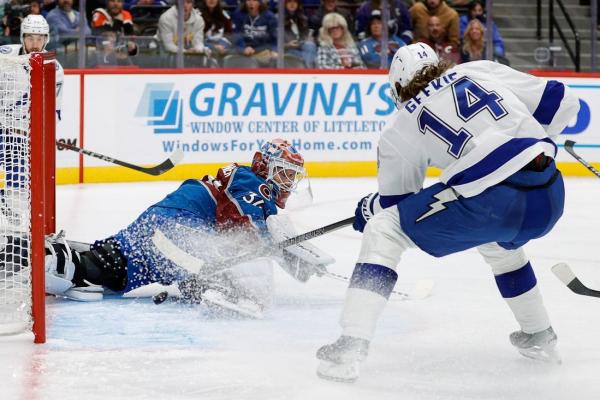 Lightning ride 3-goal first period to win over Avalanche