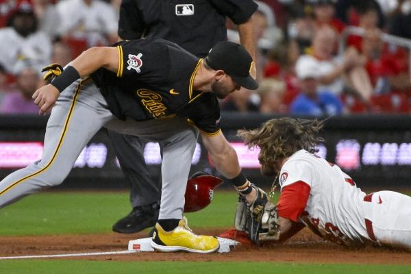 Lance Lynn pitches Cards past Pirates thumbnail