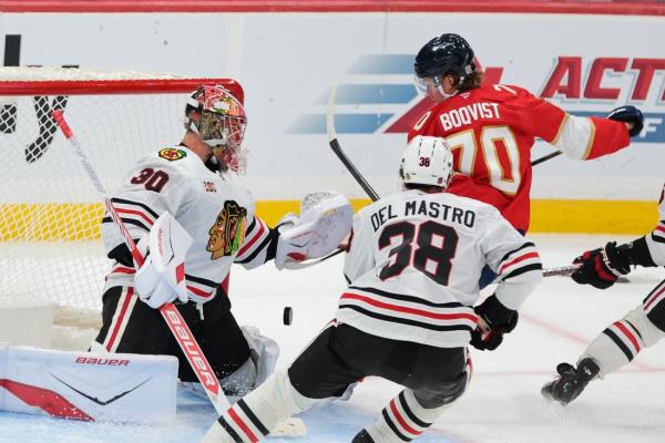 NHL roundup: Panthers raise Cup banner, edge Blackhawks