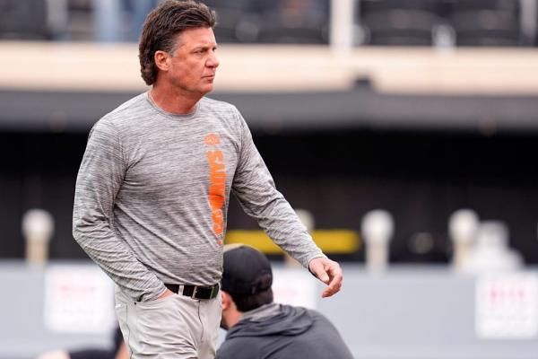 Reports: Oklahoma State coach Mike Gundy in stalemate with school