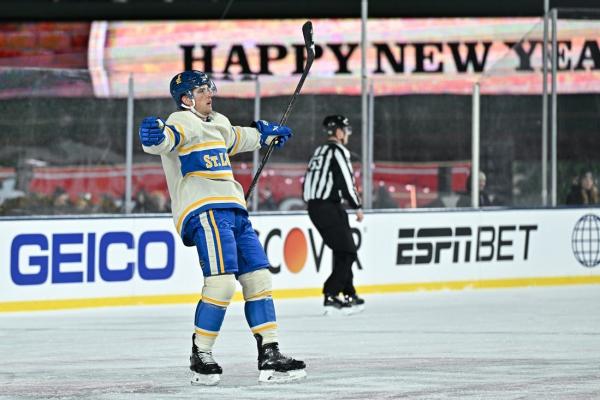 NHL roundup: Blues blitz Blackhawks in Winter Classic