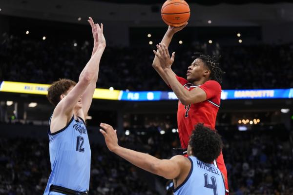 Zuby Ejiofor’s buzzer beater lifts No. 6 St. John’s over No. 20 Marquette in OT