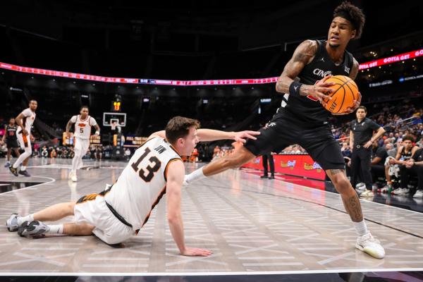 Cincinnati ousts Oklahoma State in Big 12 tourney opener