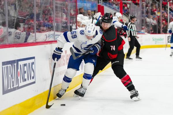 Hurricanes handle Lightning, win fifth straight