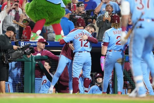 MLB roundup: Kyle Schwarber blasts 4 homers in Phillies’ win