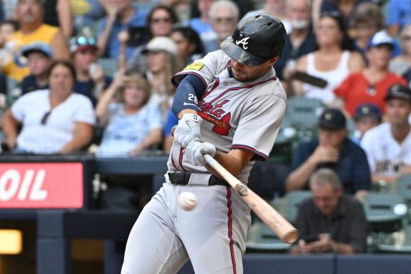 Braves use clutch hits, power display to down Brewers thumbnail