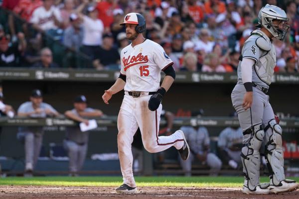 Orioles roll, hand White Sox 11th straight loss thumbnail