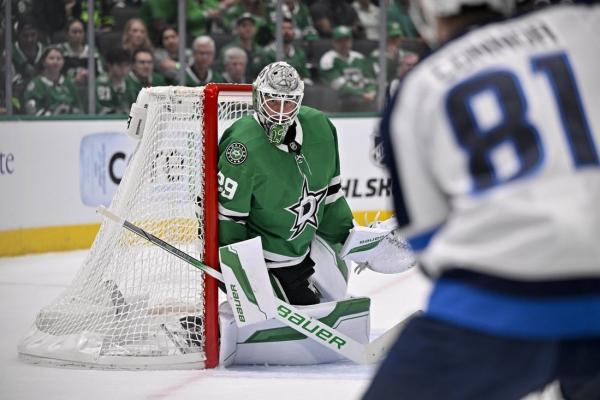 Jets, Stars begin season with playoff rematch