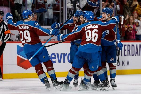 NHL roundup: Avs lose goalie but edge Sabres in OT