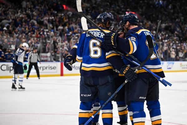 Blues ride 4-goal second period to Game 6 win over Jets