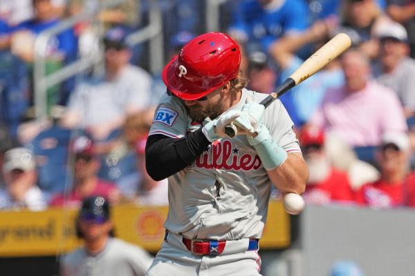 Phillies star Bryce Harper (elbow) exits vs. Blue Jays