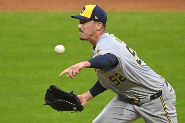 White Sox continue trend, add ex-Brewer Bryan Hudson