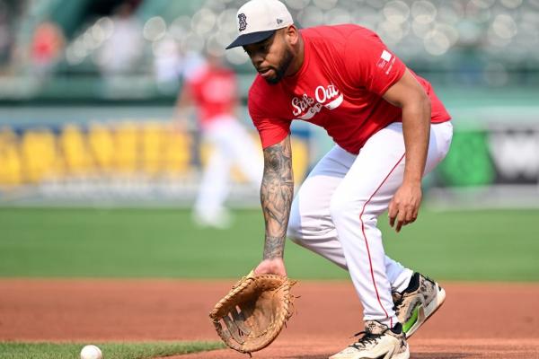 Report: Reds signing veteran 1B Dominic Smith