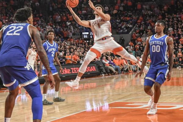 Top 25 roundup: Clemson hands No. 4 Kentucky first loss