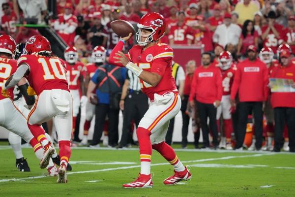 Patrick Mahomes becomes Chiefs’ all-time leader in passing yards