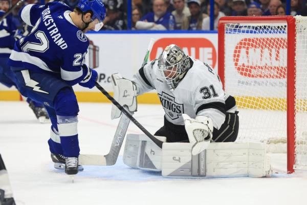 Adrian Kempe scores both Kings goals in win over Lightning