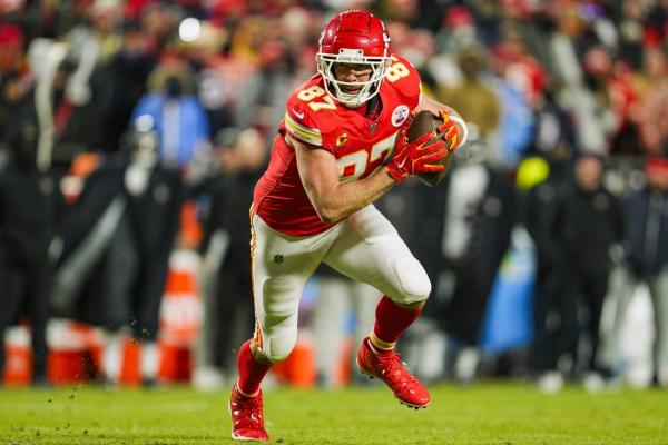 Laterals and ‘Corn Dogs’: Chiefs gain an edge from creative offense