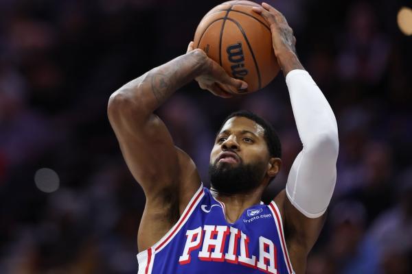 One star likely in, another out as 76ers, Bucks tussle