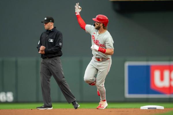 Manuel Margot helps Twins pull away for win over Phils thumbnail