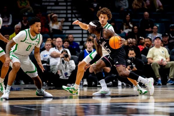 Oregon closes on 10-0 run to upset No. 20 Texas A&M