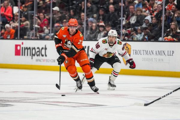 Ducks blast Blackhawks behind historic 2nd-period shooting display