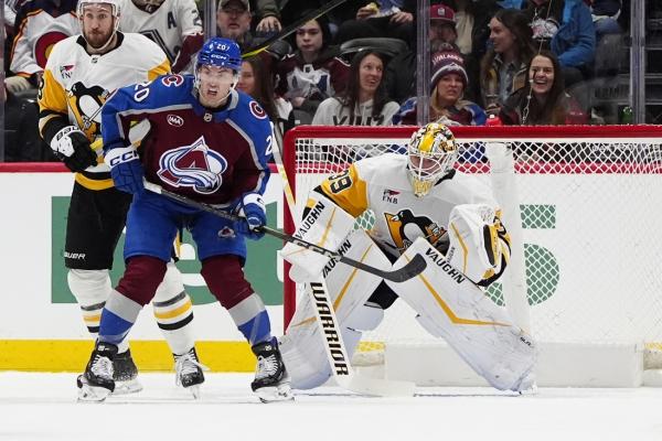 Third-period surge propels Avalanche past Penguins