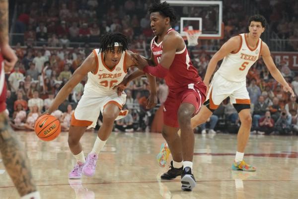 Arkansas shuts down struggling Texas