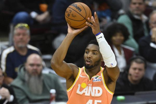 NBA roundup: Giannis Antetokounmpo injured in Bucks’ loss to Cavs