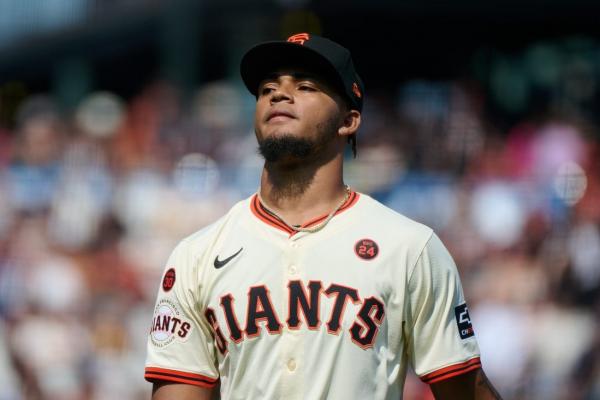 Giants option struggling closer Camilo Doval thumbnail