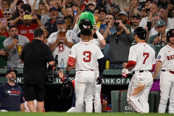 Red Sox use big eighth inning to outslug Guardians