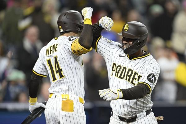 Xander Bogaerts helps end skid as Padres top Giants