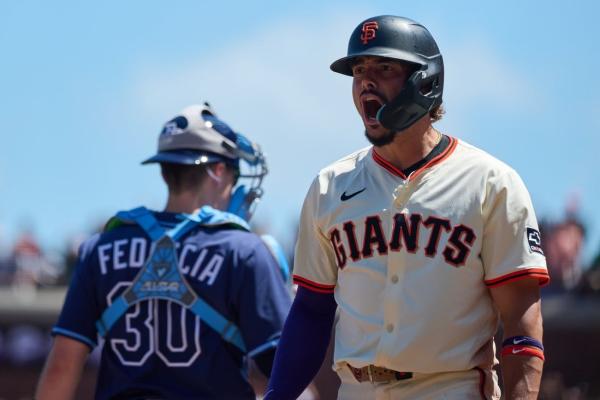 Giants snap seven-game losing streak at Rays' expense thumbnail