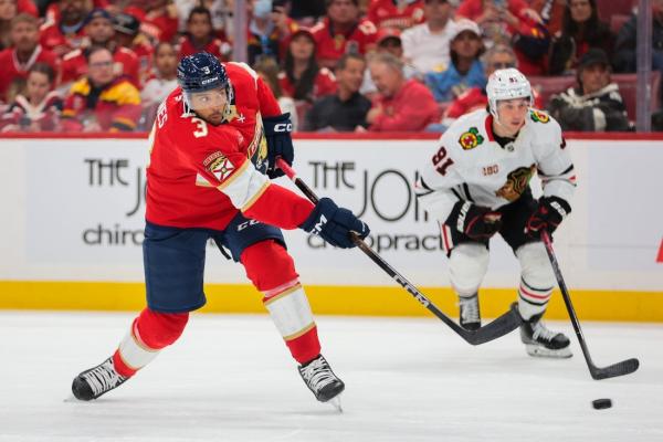 Panthers continue where they left off, nab late winner past Blackhawks