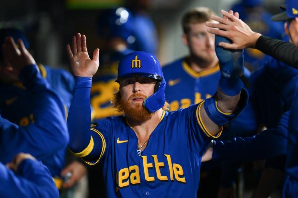 Reports: Cubs, Justin Turner agree to deal