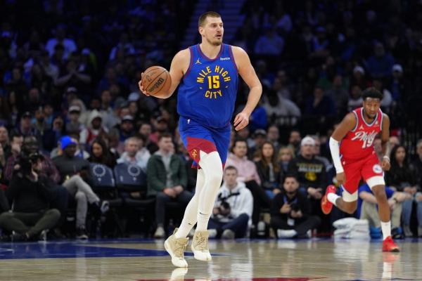 Nikola Jokic takes over late to help Nuggets clip 76ers