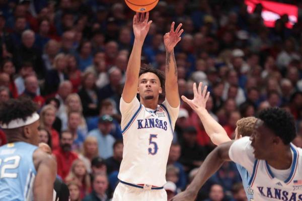 Top 25 roundup: No. 1 Kansas regroups, edges No. 9 UNC