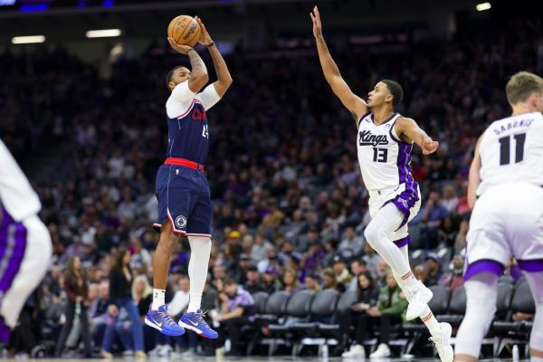 Norman Powell's first double-double helps Clippers beat Kings thumbnail