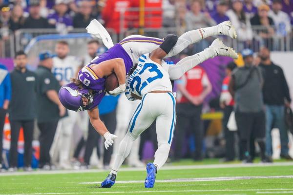 Vikings find second-half spark, hold off Colts thumbnail