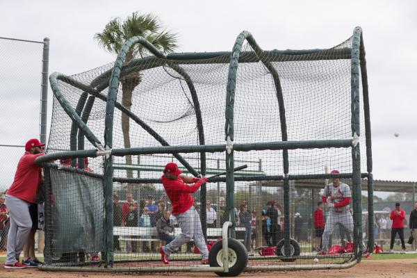 Cardinals’ muscled-up Willson Contreras swinging for fences