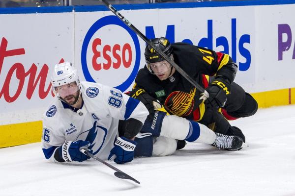 With 6-goal barrage, Canucks get rare road win vs. Lightning