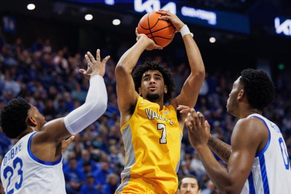 Malachi Moreno helps No. 9 Kentucky overwhelm Valparaiso