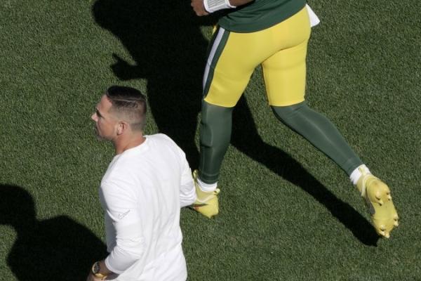 Packers break protocol to give Jordan Love reps days after thumb surgery