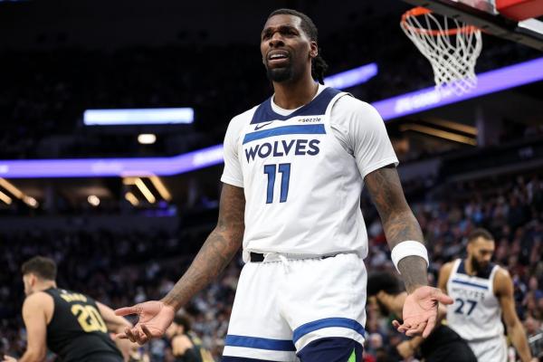 Timberwolves try to keep winning mindset vs. skidding Hawks thumbnail