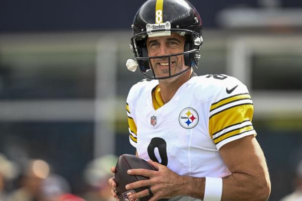 Aaron Rodgers passes Brett Favre on all-time TD list