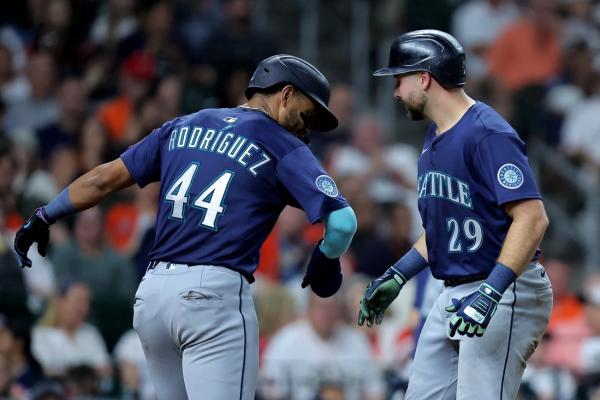 Mariners upend Astros on Cal Raleigh’s tiebreaking HR