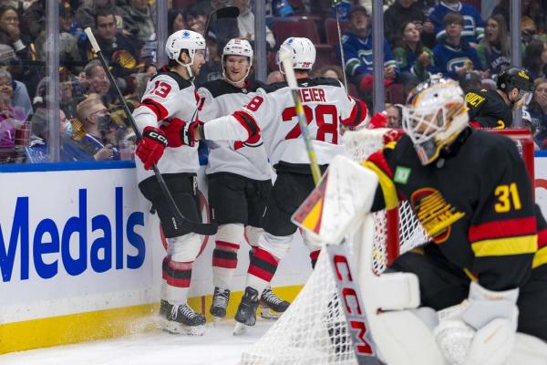 Jacob Markstrom, Devils shut out Canucks