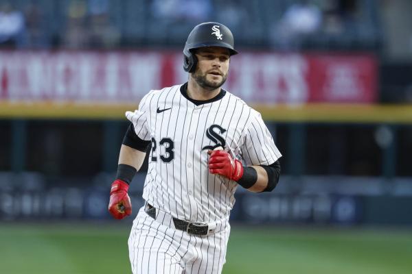White Sox OF Andrew Benintendi (calf) lands on IL