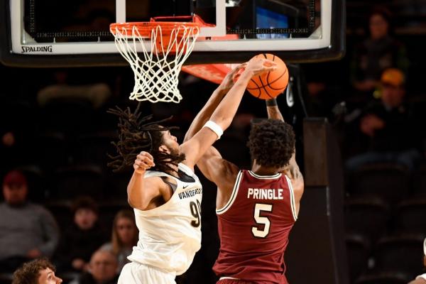 Devin McGlockton’s heroics help Vanderbilt slide past South Carolina